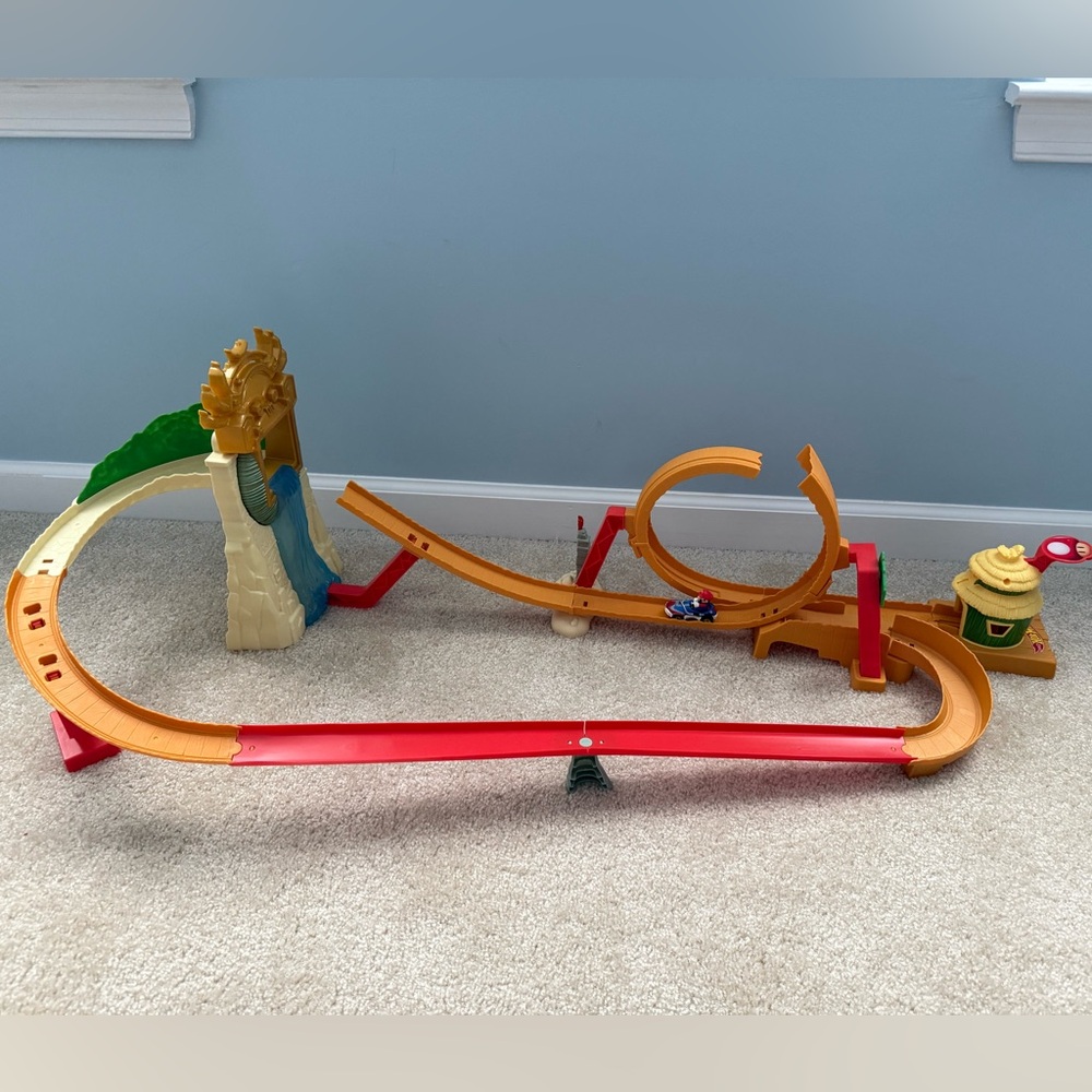Mario Kart Hot Wheels Track